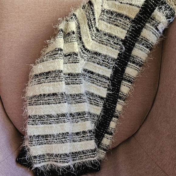 Calvin Klein Black White Stripe Fuzzy Cropped Open Front Sweater - Size S - Picture 4 of 8